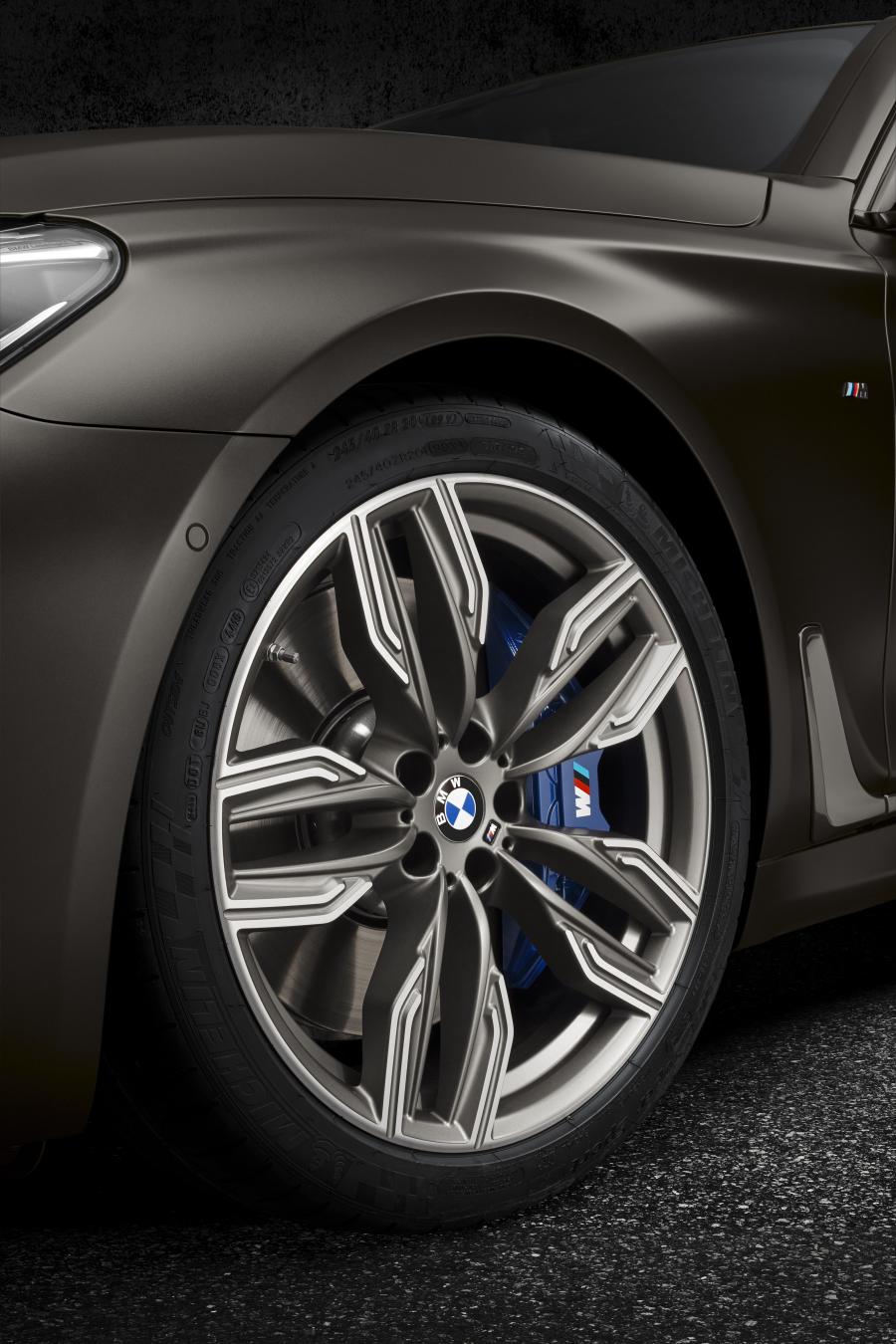 Колеса BMW M760Li xDrive (G12) 2016 года  (WW) (фото 2 из 25)